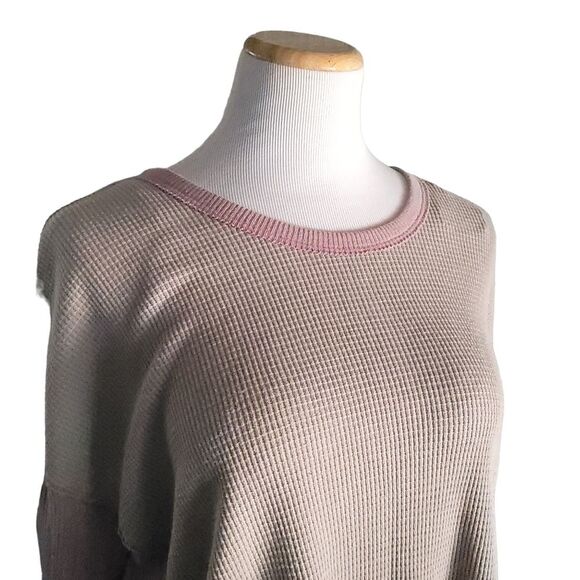 Free People We The Free Long Sleeve Oversized Waffle Thermal Grey/Pink Womens XS - Picture 4 of 10